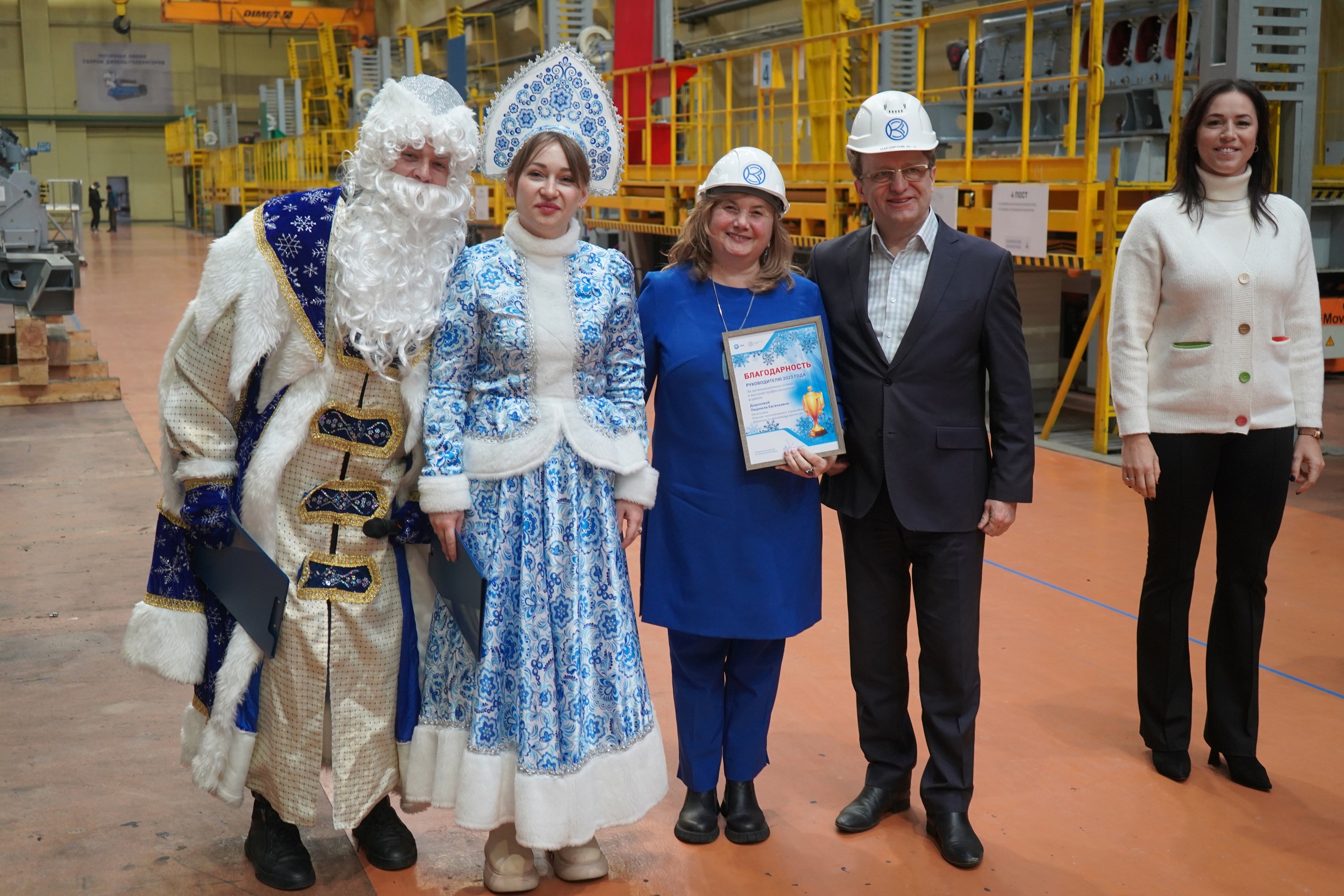 Новогоднее поздравление в машиносборочном цехе